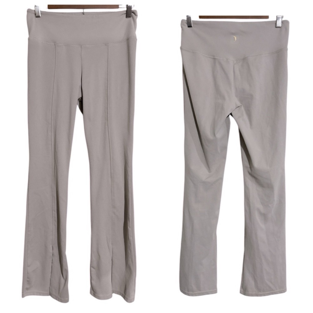 Jessica Simpson Active Kick Flare Leggings Size Medium, Cream, Festival, Active